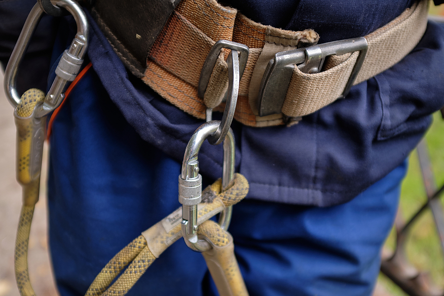 THE BASICS OF FALL PROTECTION IN THE WORKPLACE BY SAFETY COUNSELLING 505-881-1112